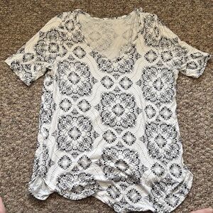 Elegant Black and White Women's Short Sleeve Top